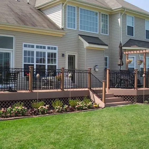 15 Landscaping Ideas to Transform the Area Around Your Deck